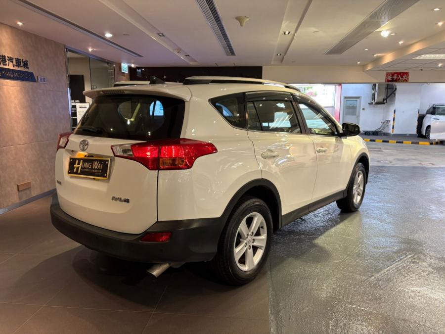 RAV 4 Luxury - Image 2